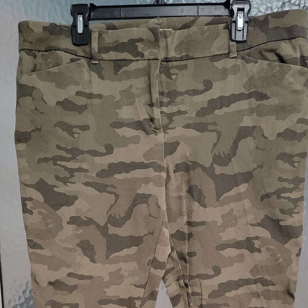 NWOT Camouflage Skinny Jeans from New York & Company size 16